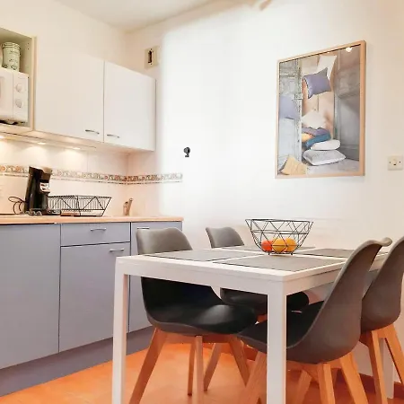 Le Jardin Des Pins Apartment *
